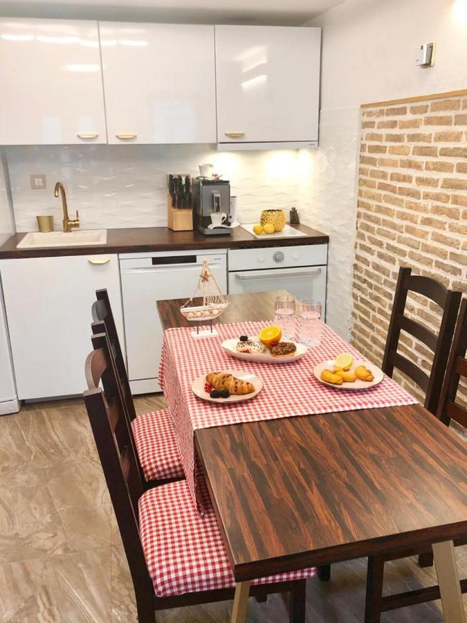 Istrian Stone House In The Heart Of The Beautiful Fishing Village Fazana - Only Few Steps From The Sea And The Wonderful Beach - Incl Plasma-Quad-Plus-Filter Against C O V I D Extérieur photo