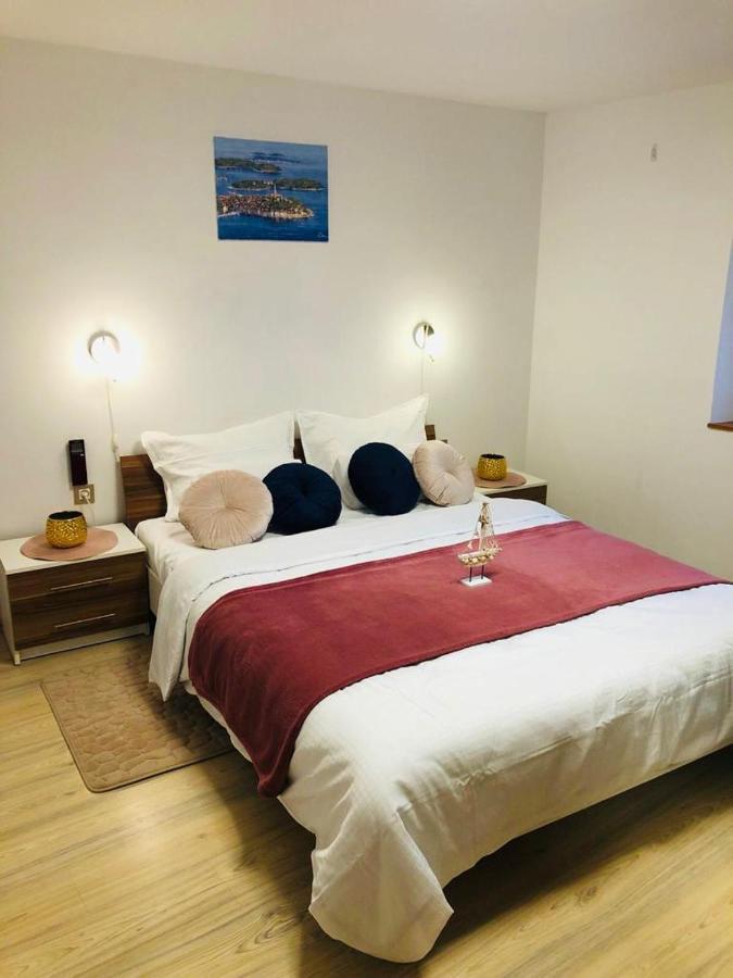 Istrian Stone House In The Heart Of The Beautiful Fishing Village Fazana - Only Few Steps From The Sea And The Wonderful Beach - Incl Plasma-Quad-Plus-Filter Against C O V I D Extérieur photo