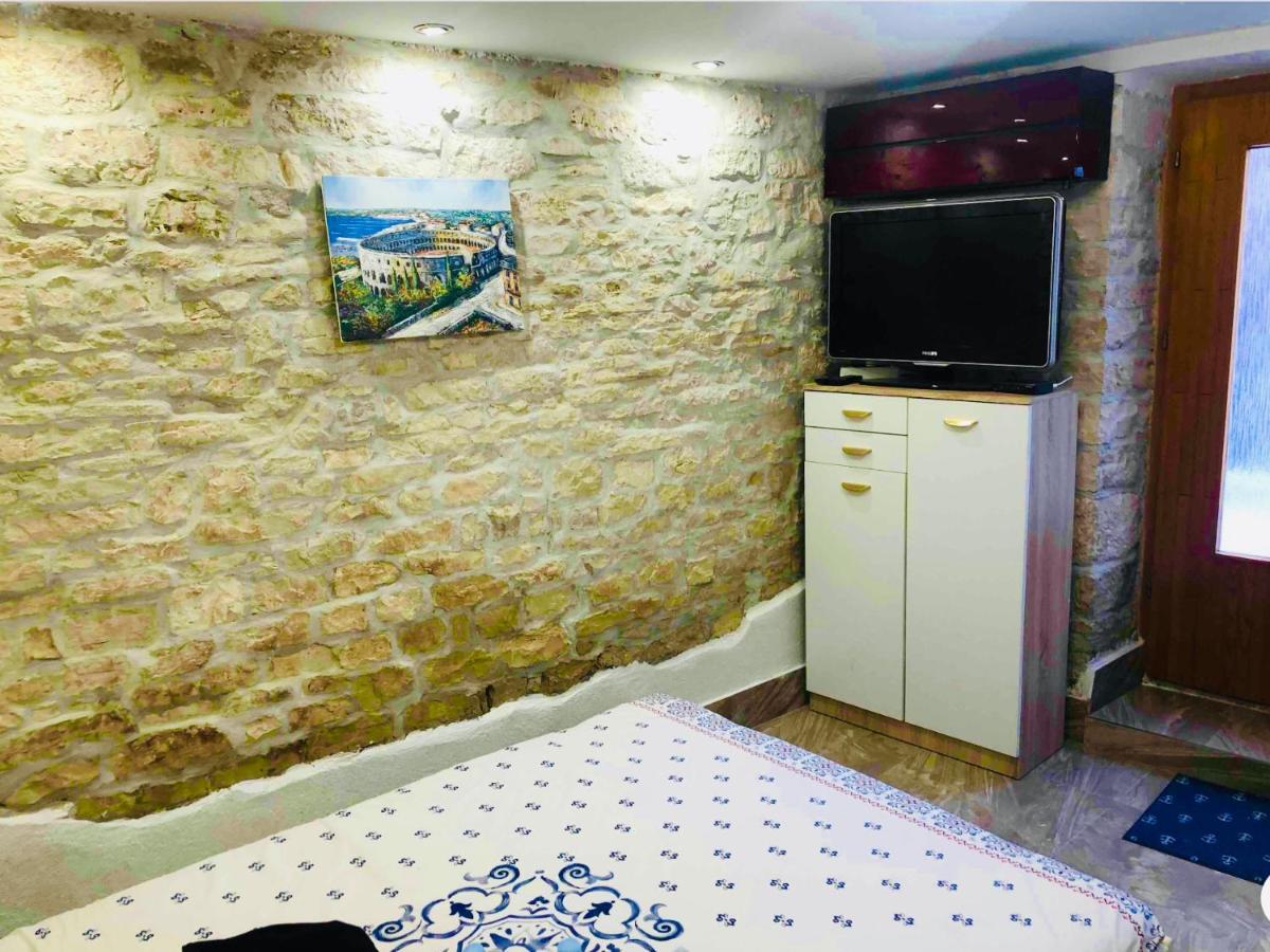 Istrian Stone House In The Heart Of The Beautiful Fishing Village Fazana - Only Few Steps From The Sea And The Wonderful Beach - Incl Plasma-Quad-Plus-Filter Against C O V I D Extérieur photo